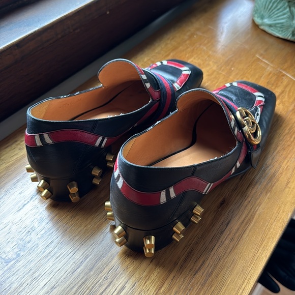 Gucci Yoko gold studded snake embellished loafers. Size 38. - Picture 5 of 12